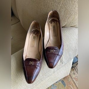 Vintage GUCCI heeled loafer pumps. Mid brown leather, GG logo, Size 7.5 Medium